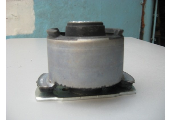 Сайлентблок задньої балки Renault Laguna III, 550446624R